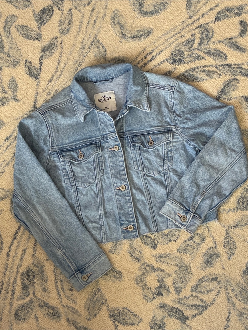 Women’s Hollister Light Blue cropped Denim Trucker Jacket - Size Medium